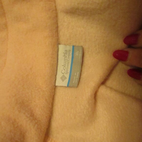 COLUMBIA BABY PINK ZIP FRONT SWEATSHIRT XL KIDS OR SMALL WOMAN WORN ONCE - Picture 3 of 3